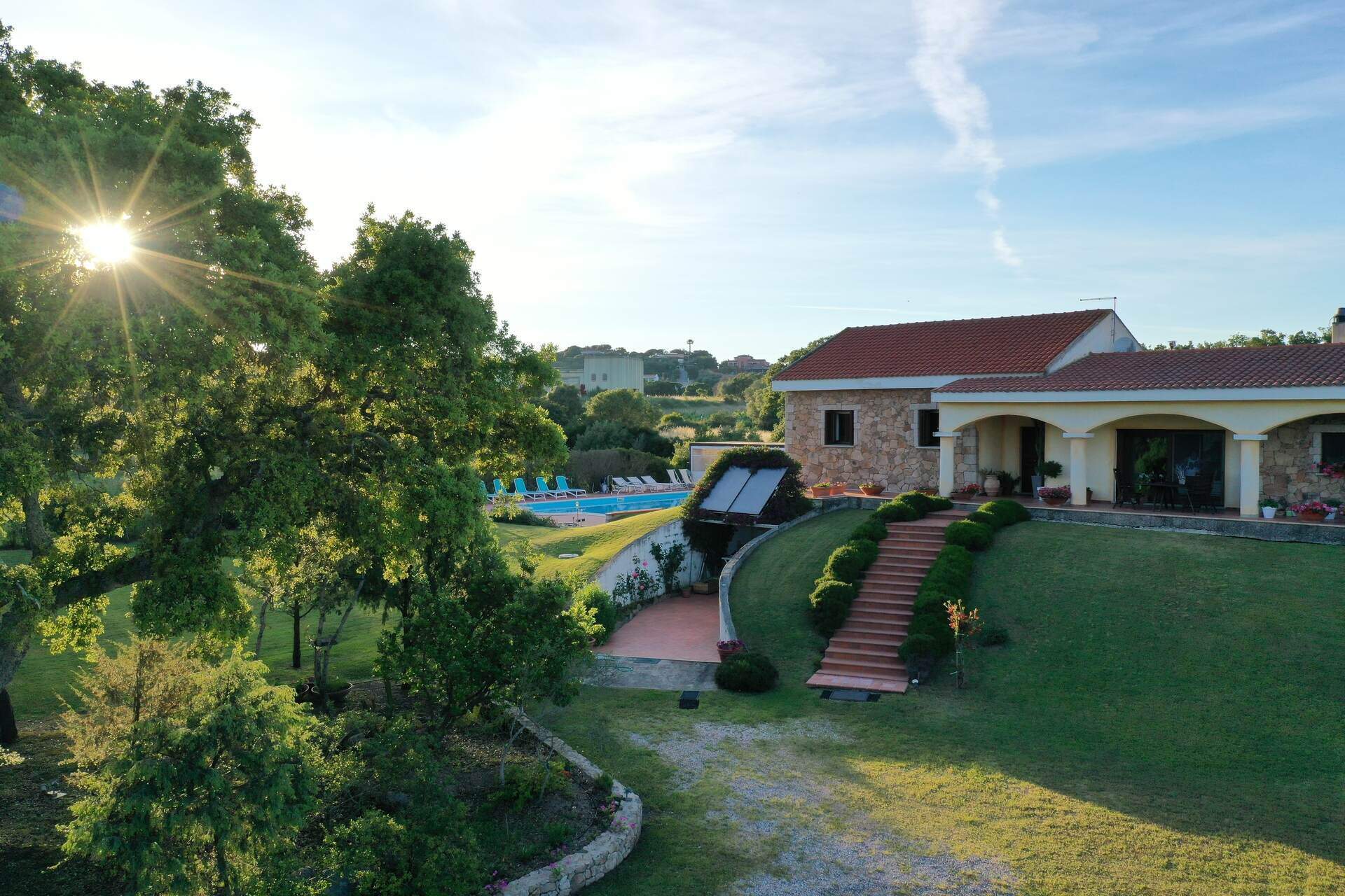 Villa mit Pool mitten im Grünen in Telti 