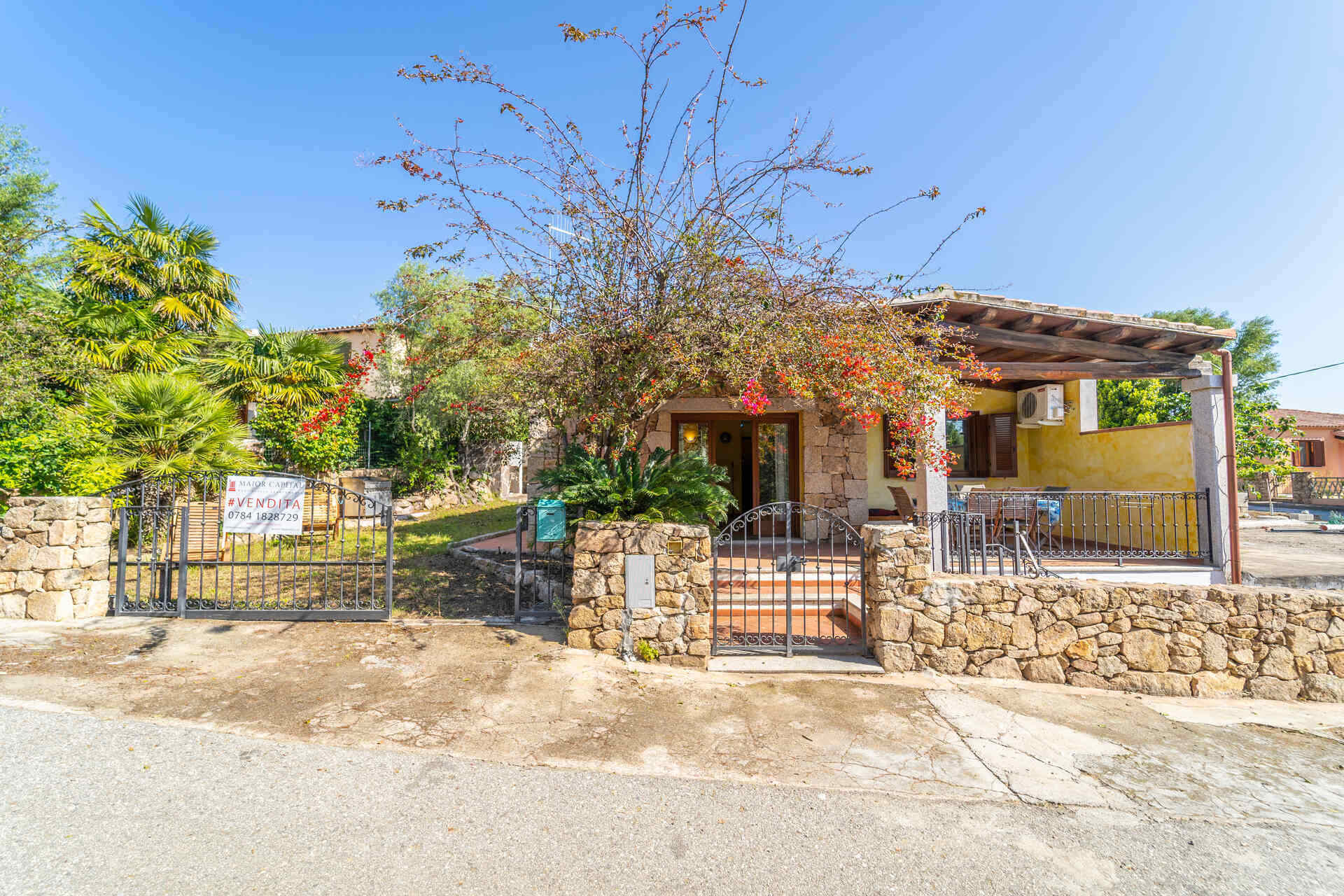 Semi-detached house with garden San Teodoro