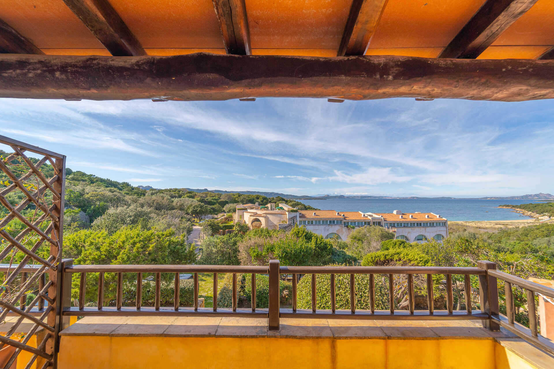 Villetta vista mare con giardino a Baja Sardinia