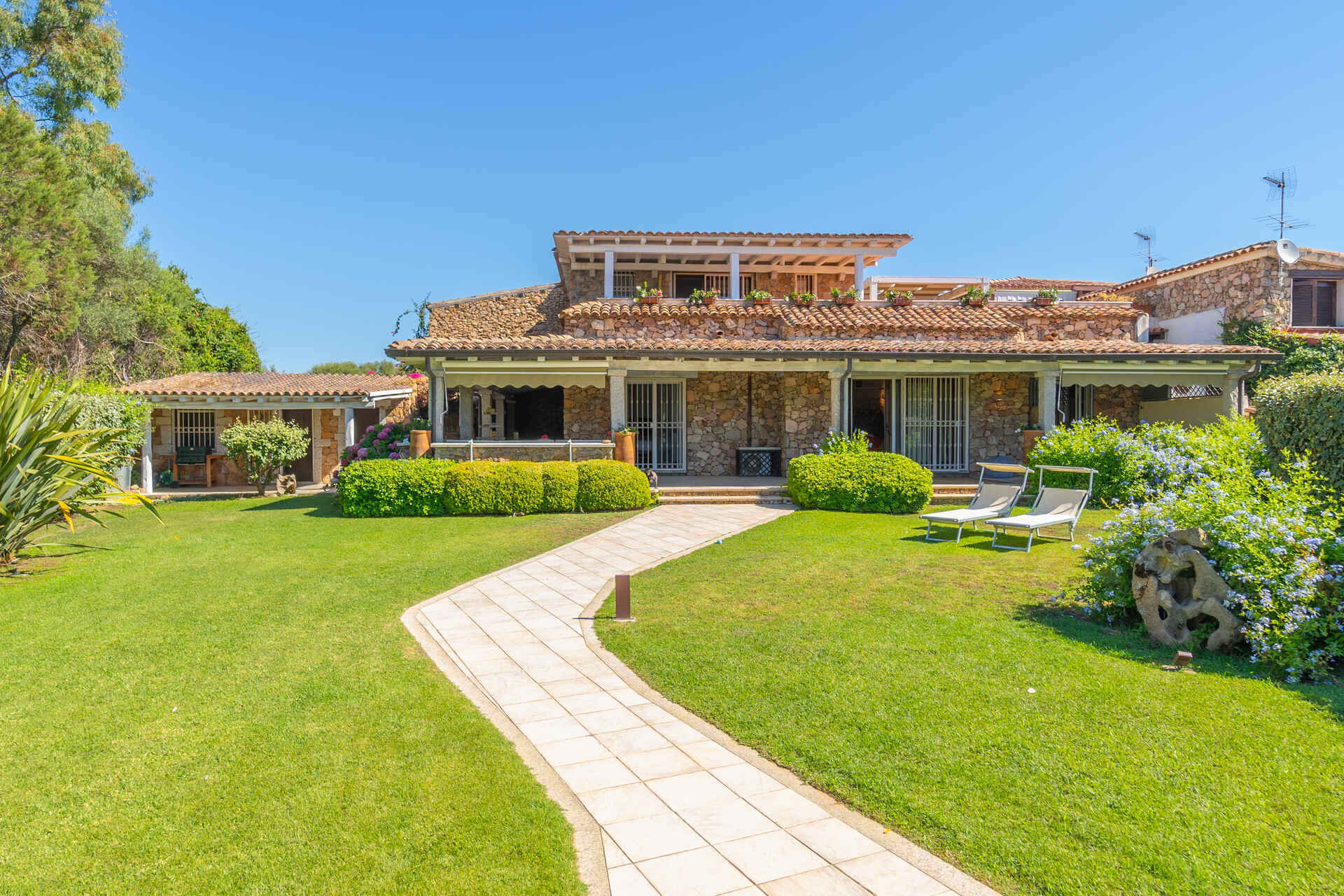 Villa con dependance e giardino privato Porto Rotondo